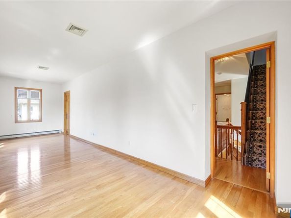 1098 Edgewood Lane, Fort Lee NJ 07024
