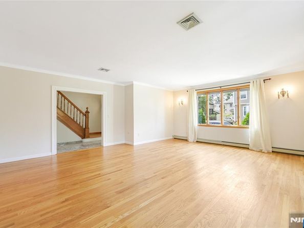 1098 Edgewood Lane, Fort Lee NJ 07024