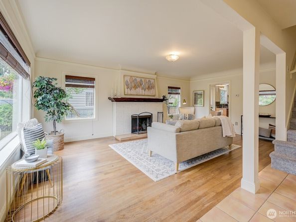 2623 39th Avenue SW, Seattle WA 98116