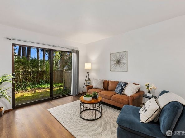 8017 NE 177th Court 504, Kenmore WA 98028