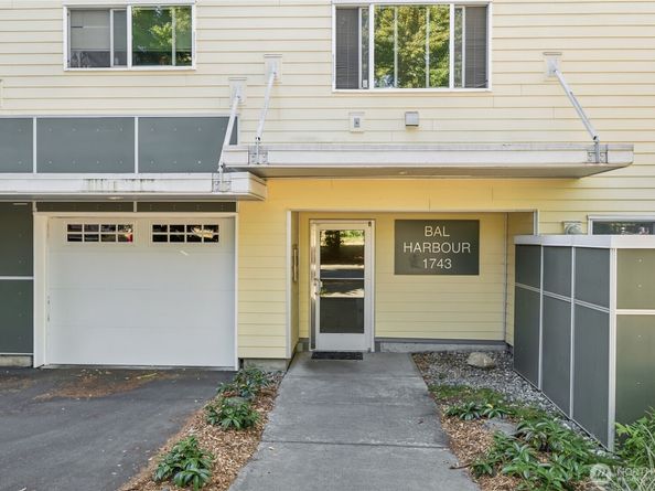 1743 NW 57th Street 406, Seattle WA 98107