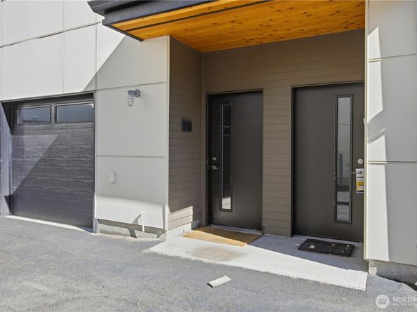 4206 S Greenbelt Station Drive, Seattle WA 98118