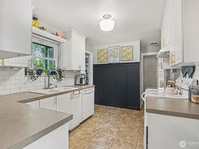 11347 Sand Point Way NE, Seattle WA 98125
