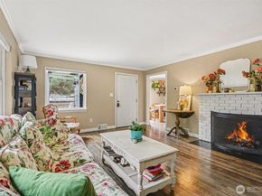 11347 Sand Point Way NE, Seattle WA 98125