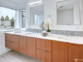 4274 NE 50th Street, Seattle WA 98105