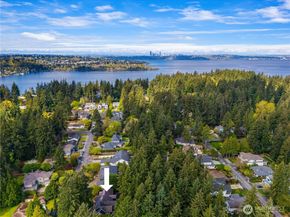 10444 SE 22nd Street, Bellevue WA 98004