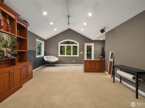 10444 SE 22nd Street, Bellevue WA 98004