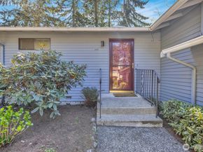 1119 S 249th Place, Des Moines WA 98198