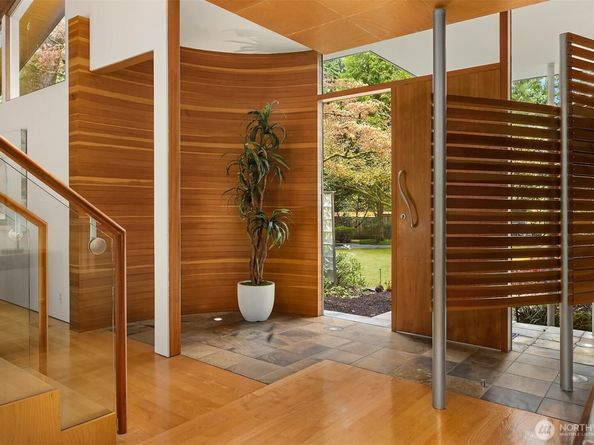 10020 NE 27th Street, Bellevue WA 98004