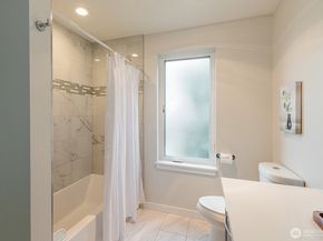 522 N 104th Street, Seattle WA 98133