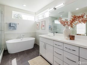 522 N 104th Street, Seattle WA 98133