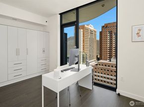 838 Avenue Square NE 1207, Bellevue WA 98004