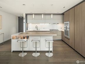 838 Avenue Square NE 1207, Bellevue WA 98004