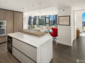 838 Avenue Square NE 1207, Bellevue WA 98004