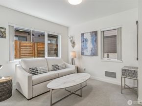 6313 9th Avenue NE A, Seattle WA 98115