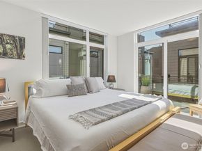 6313 9th Avenue NE A, Seattle WA 98115