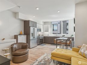6313 9th Avenue NE A, Seattle WA 98115