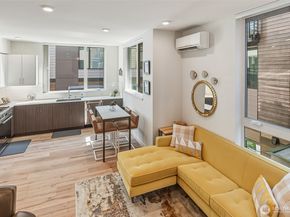 6313 9th Avenue NE A, Seattle WA 98115