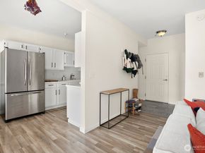 2117 N 107th Street 402, Seattle WA 98133