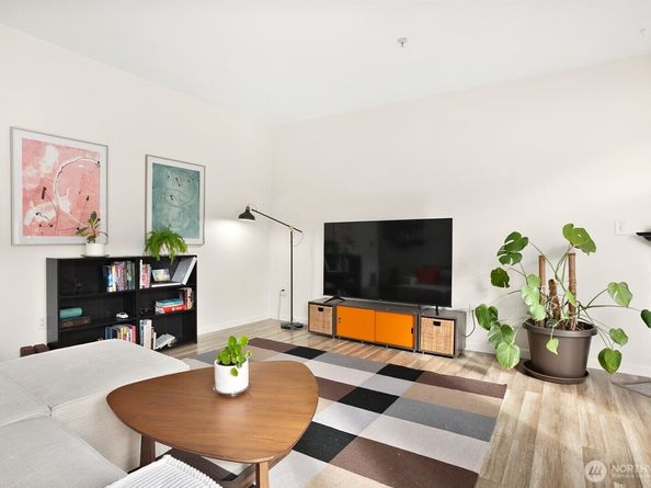 2117 N 107th Street 402, Seattle WA 98133