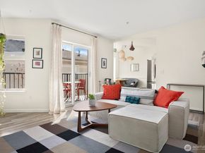 2117 N 107th Street 402, Seattle WA 98133