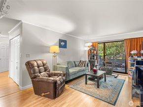 7930 SE 34th Street 203, Mercer Island WA 98040
