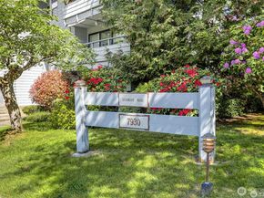 7930 SE 34th Street 203, Mercer Island WA 98040