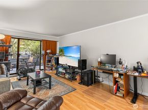 7930 SE 34th Street 203, Mercer Island WA 98040