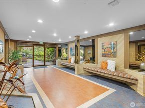 7930 SE 34th Street 203, Mercer Island WA 98040