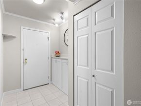 7930 SE 34th Street 203, Mercer Island WA 98040
