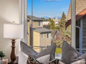 739 N 94th Street B, Seattle WA 98103
