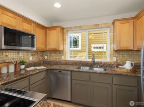 739 N 94th Street B, Seattle WA 98103