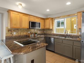 739 N 94th Street B, Seattle WA 98103