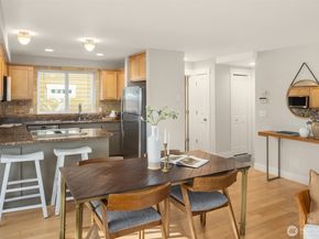 739 N 94th Street B, Seattle WA 98103