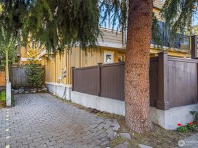 739 N 94th Street B, Seattle WA 98103