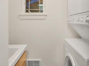 739 N 94th Street B, Seattle WA 98103
