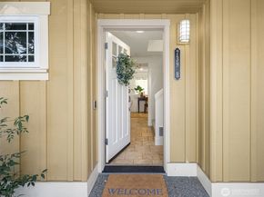 739 N 94th Street B, Seattle WA 98103