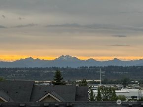 527 Pilchuck Path, Everett WA 98201