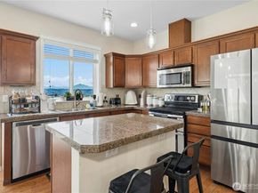 527 Pilchuck Path, Everett WA 98201