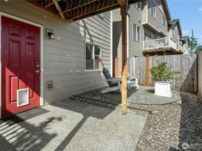 527 Pilchuck Path, Everett WA 98201