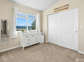 527 Pilchuck Path, Everett WA 98201