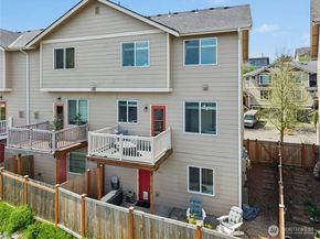 527 Pilchuck Path, Everett WA 98201