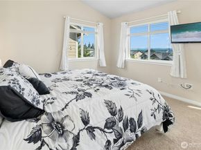527 Pilchuck Path, Everett WA 98201