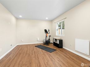 527 Pilchuck Path, Everett WA 98201