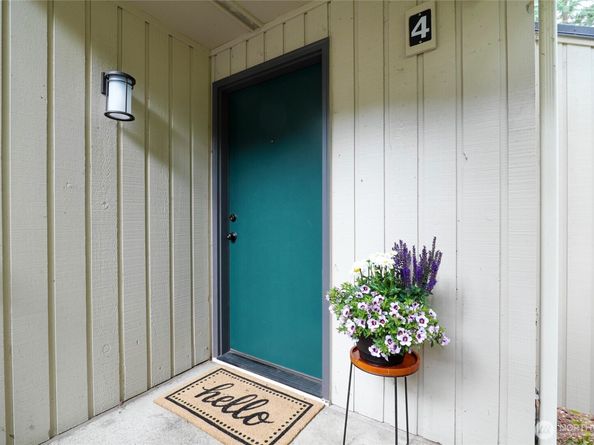 3517 109th Place NE 4, Bellevue WA 98004