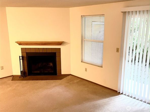 19857 25th Avenue NE 102, Shoreline WA 98155