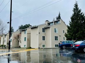 19857 25th Avenue NE 102, Shoreline WA 98155