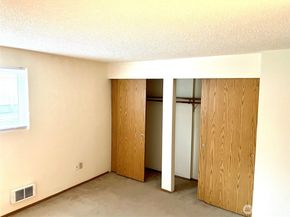 19857 25th Avenue NE 102, Shoreline WA 98155