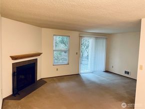 19857 25th Avenue NE 102, Shoreline WA 98155