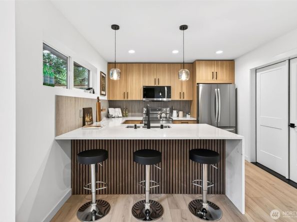 8510 15th Avenue NE, Seattle WA 98115